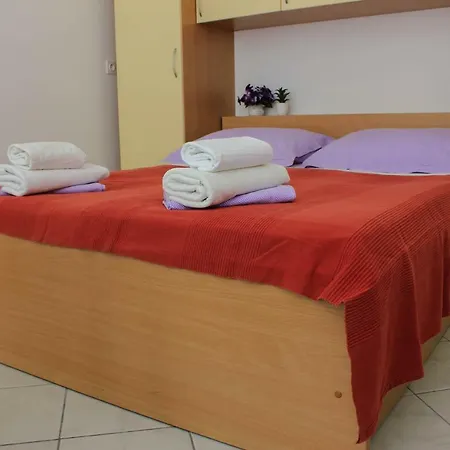 Pino Apartment Makarska