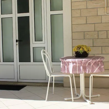 Pino Apartment Makarska