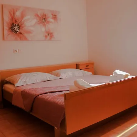 Apartment Pino Makarska