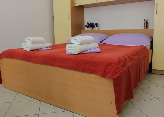 Pino Apartment Makarska