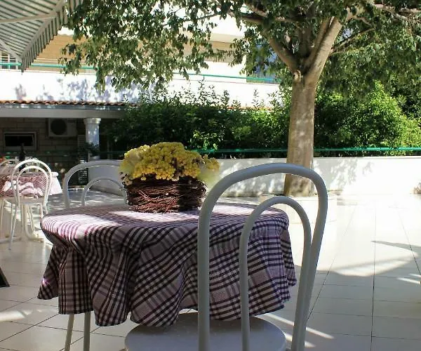 Pino Apartment Makarska