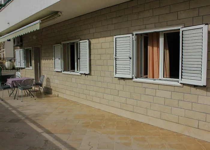 Pino Apartment Makarska