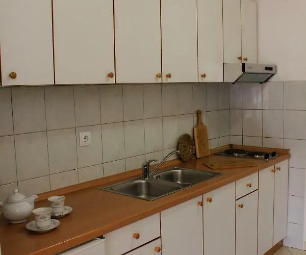 Pino Apartment Makarska