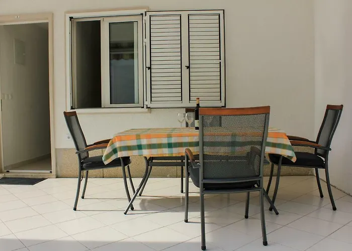 Pino Apartment Makarska