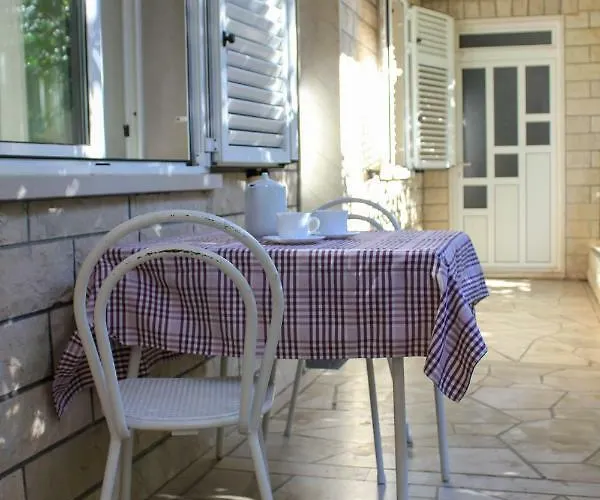 Apartment Pino Makarska