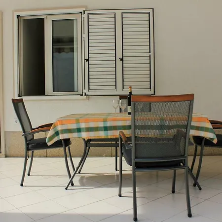 Pino Apartamento Makarska